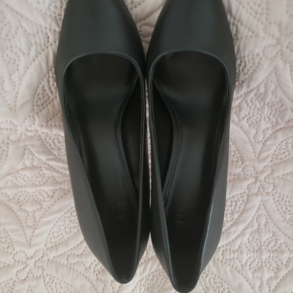 Shoes - Picture 2 of 4